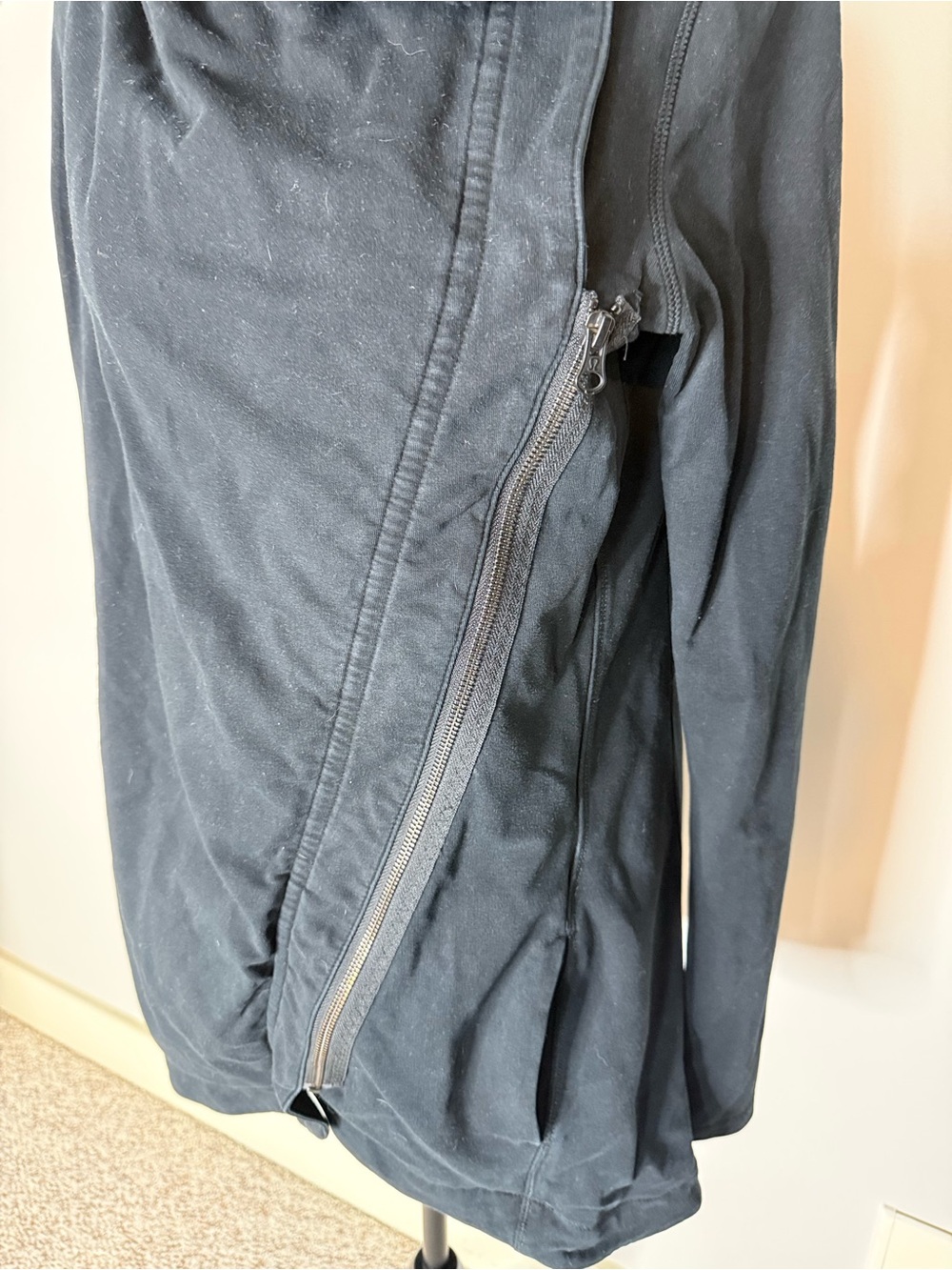 LULULEMON Black Method Wrap Asymmetrical Zip Up High Neck Pockets Size 10 *Flaw - Picture 4 of 14